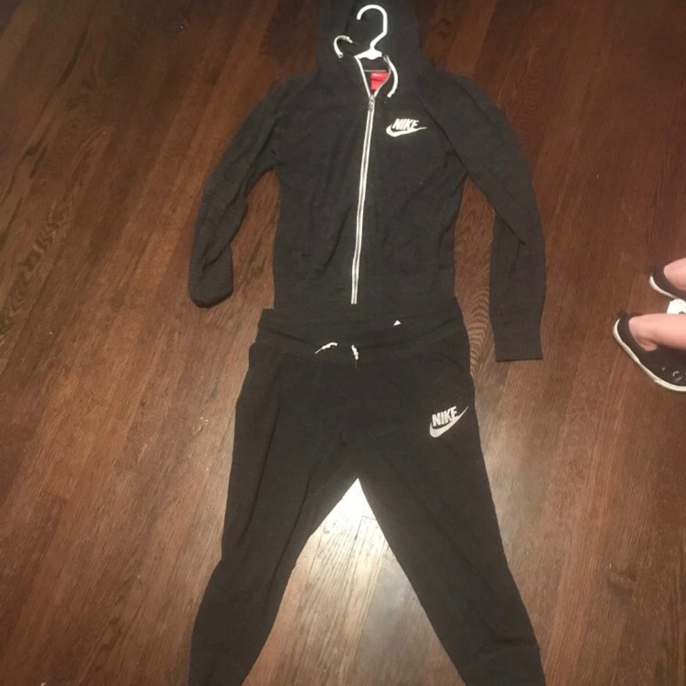 Nike Women’s Sweatsuit